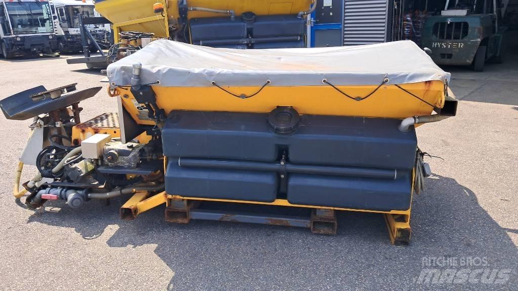 Nido N9010-18 PAN Sypače písku a soli