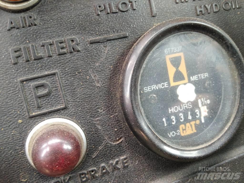 CAT 988 B Kolové nakladače