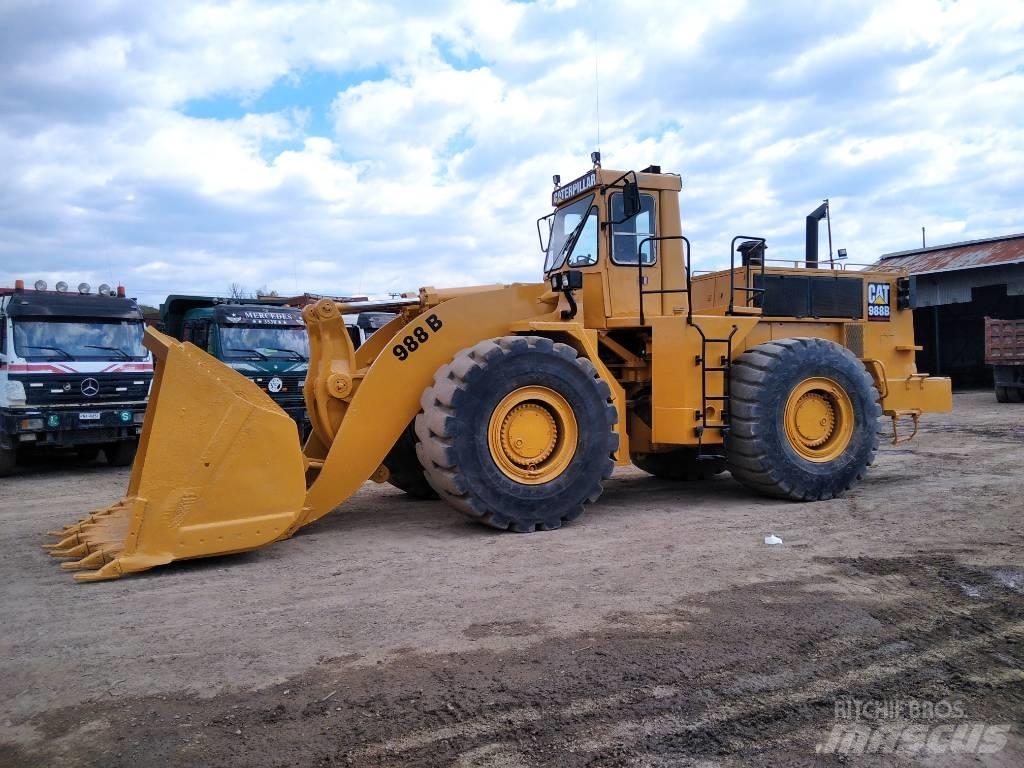 CAT 988 B Kolové nakladače