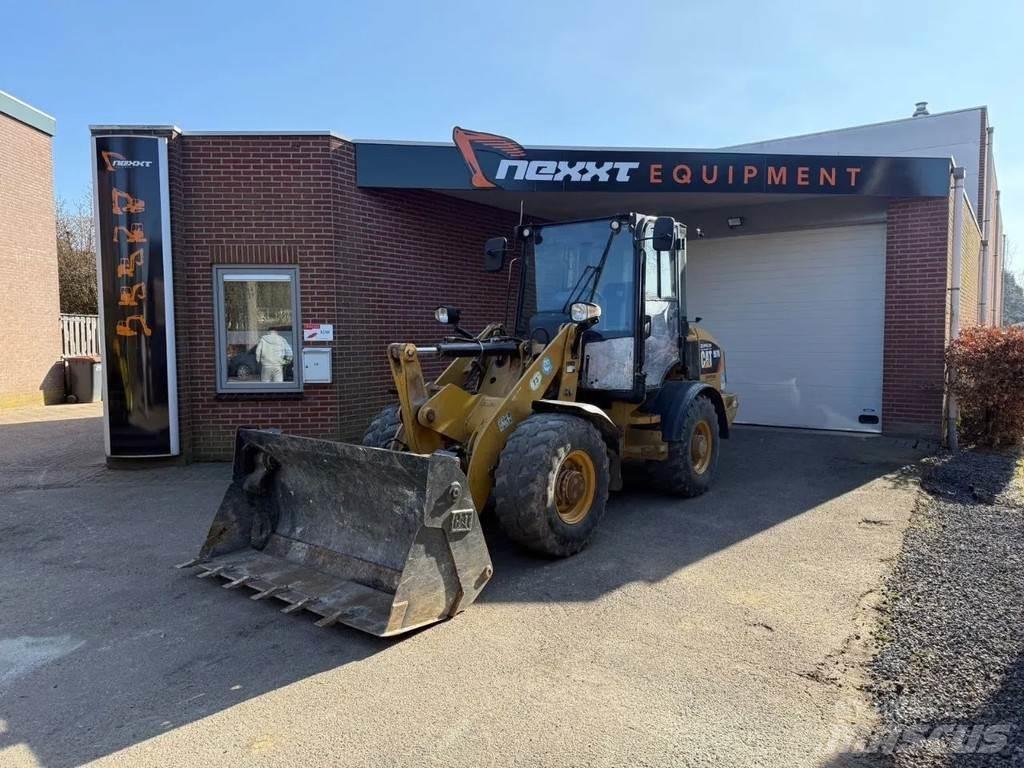 CAT 907M Kolové nakladače