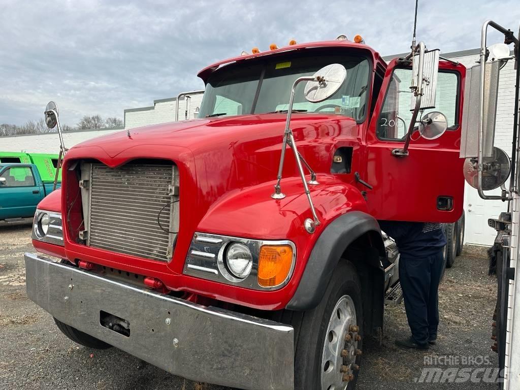 Mack CV 713 Lanový nosič kontejnerů