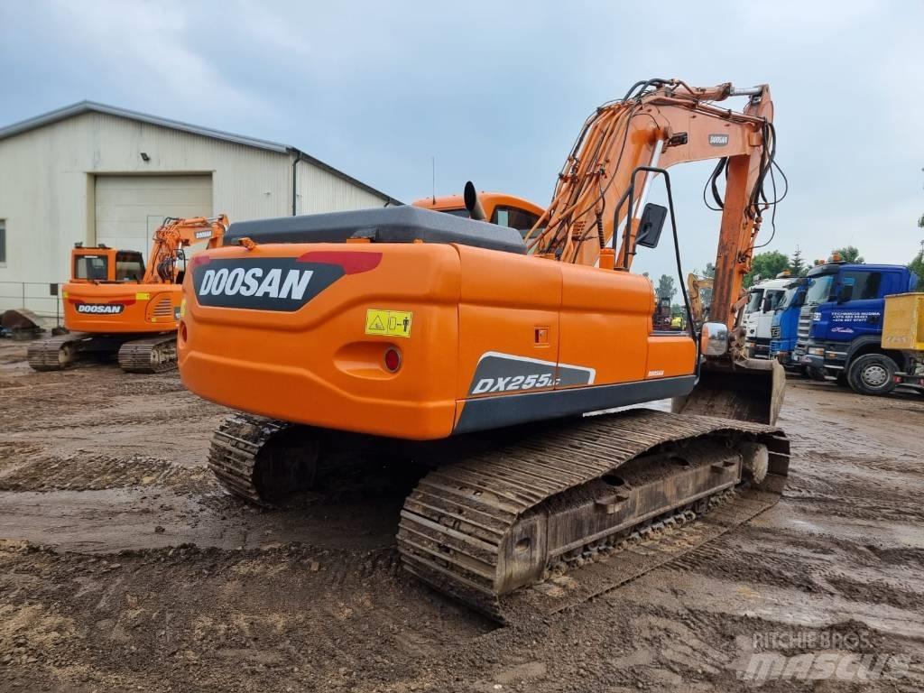 Doosan DX 255 LC Pásová rýpadla