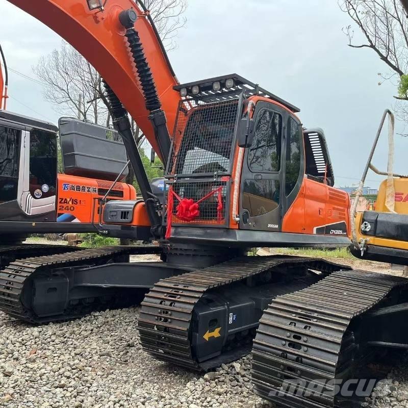 Doosan DX225 Pásová rýpadla