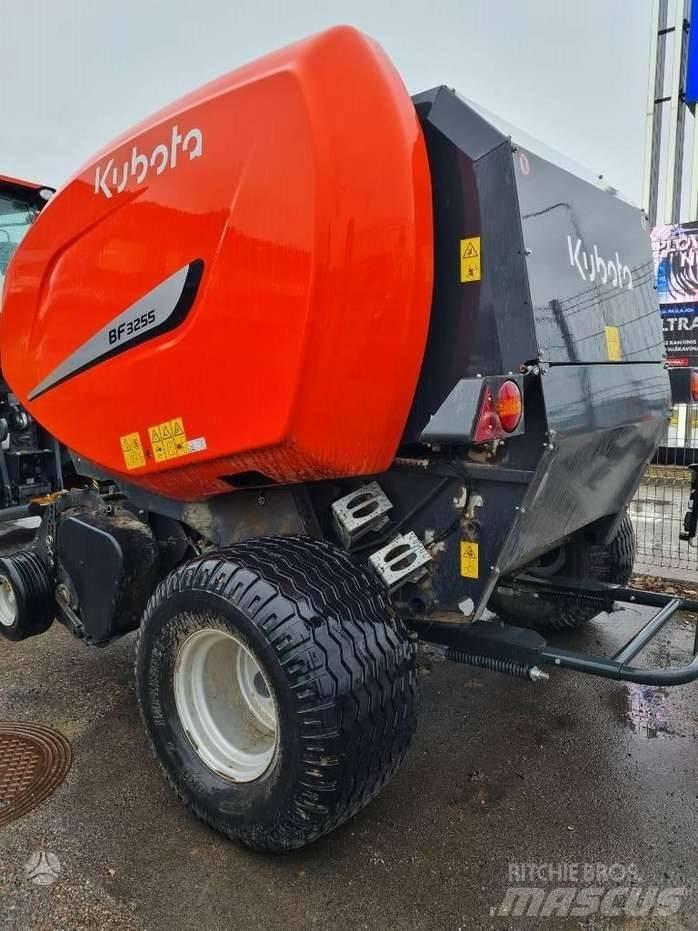 Kubota BF 3255 Lis na válcové balíky