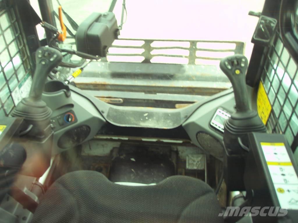 Bobcat T 450 Smykem řízené nakladače