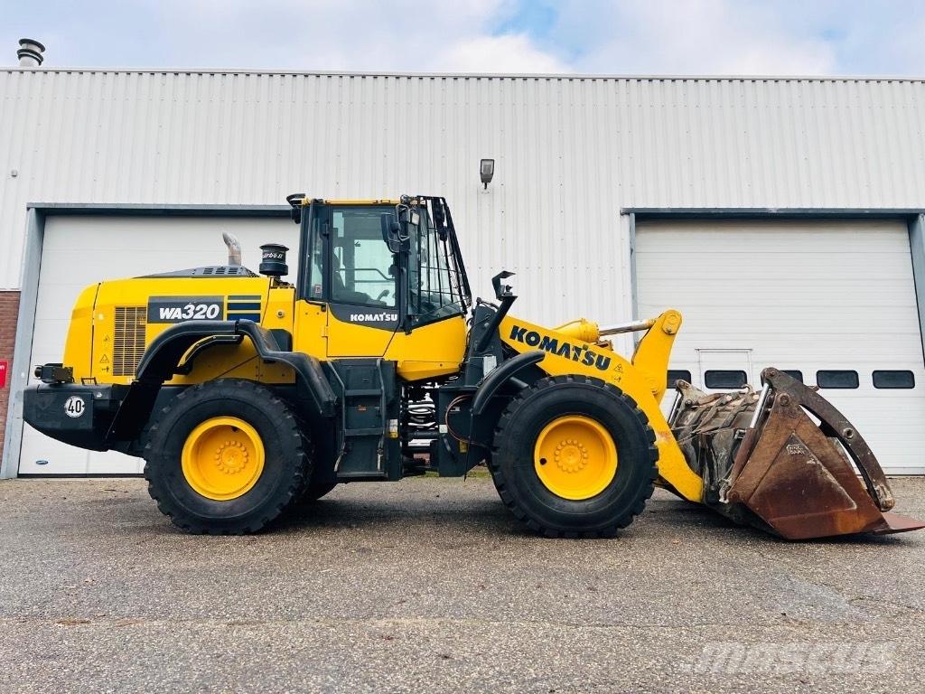Komatsu WA 320-8 Kolové nakladače