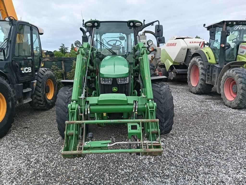 John Deere 5125 R Traktory