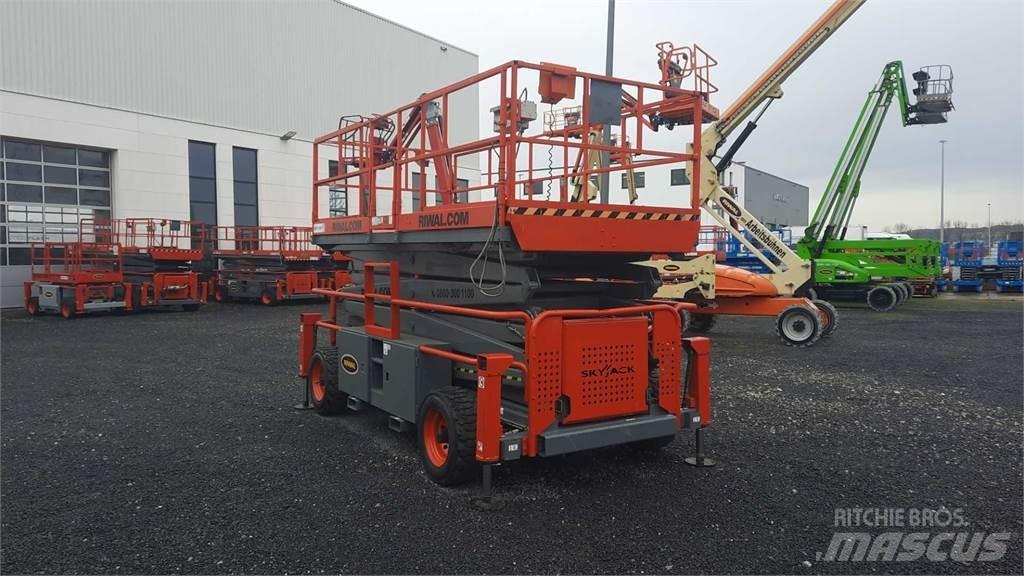 SkyJack 9250RT Nůžková zvedací plošina
