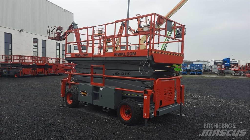 SkyJack 9250RT Nůžková zvedací plošina