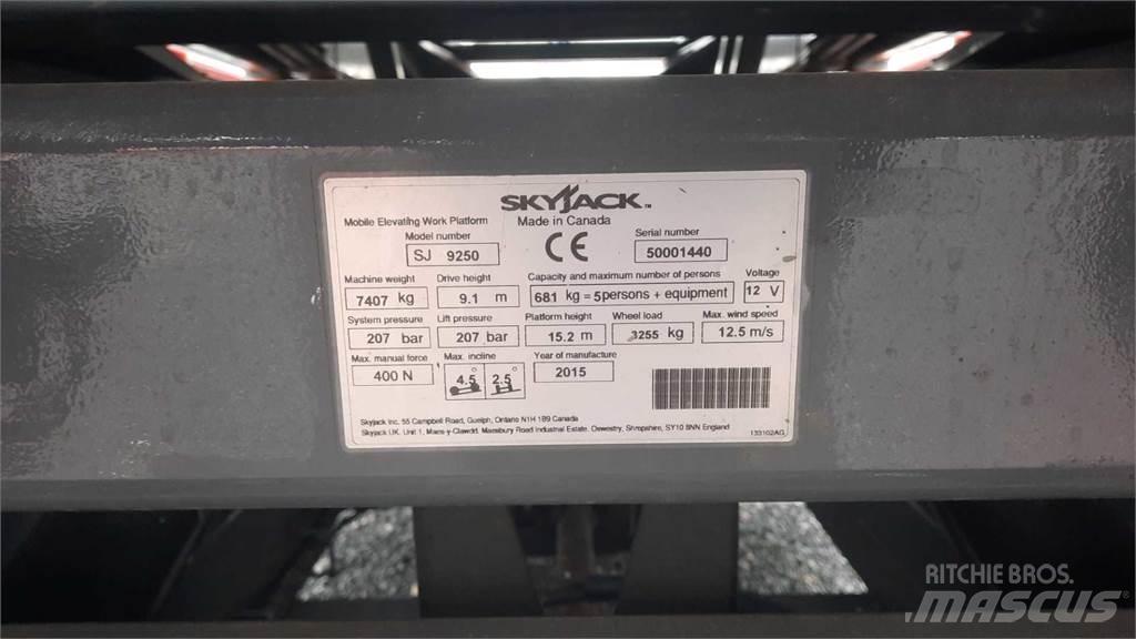 SkyJack 9250RT Nůžková zvedací plošina