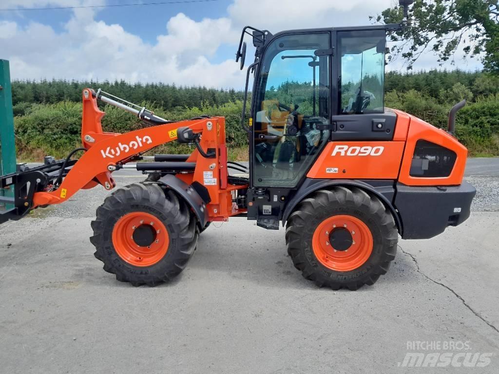 Kubota R 090 Teleskopické manipulátory