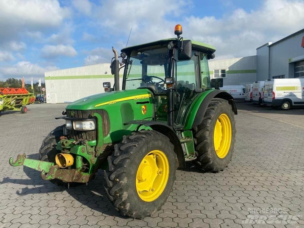 John Deere 5620 Traktory