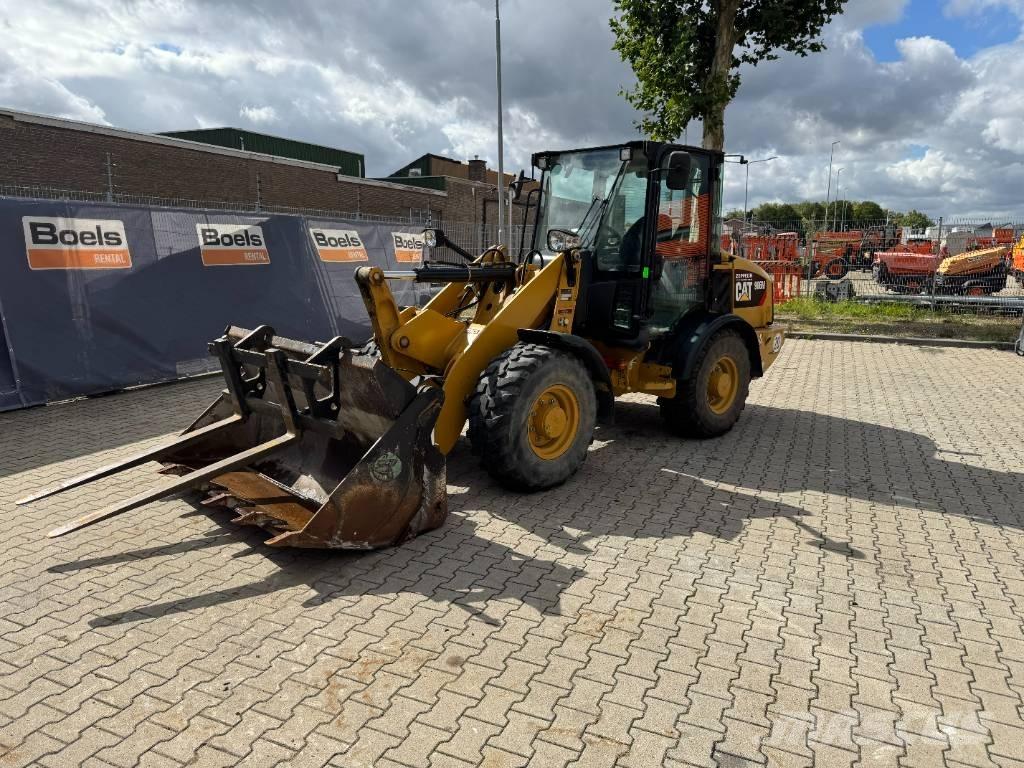 CAT 906M Kolové nakladače