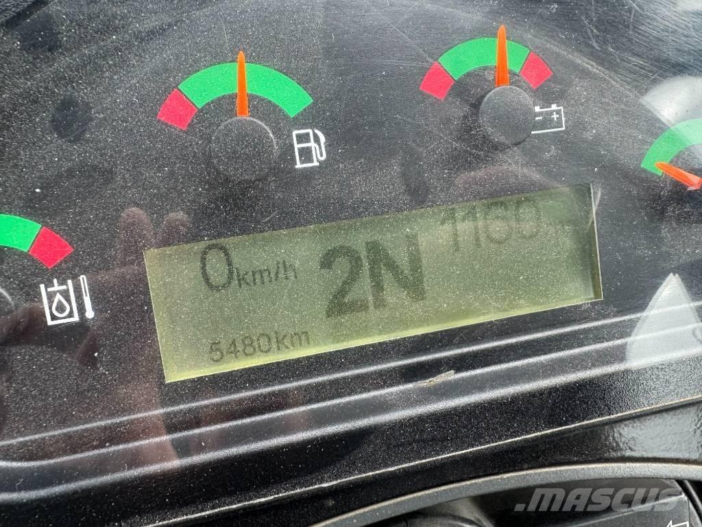 CAT 906M Kolové nakladače