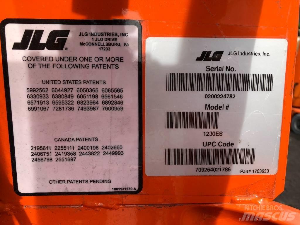 JLG 1230ES      V-3373 Vertikální sloupové výtahy