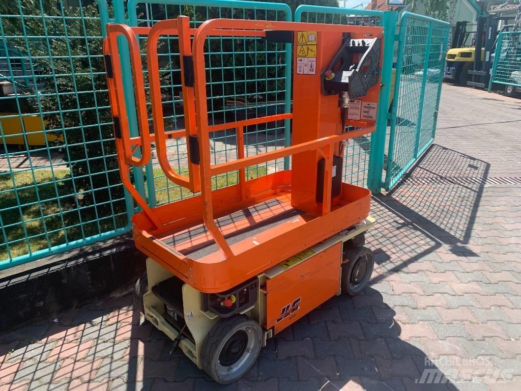 JLG 1230ES      V-3373 Vertikální sloupové výtahy