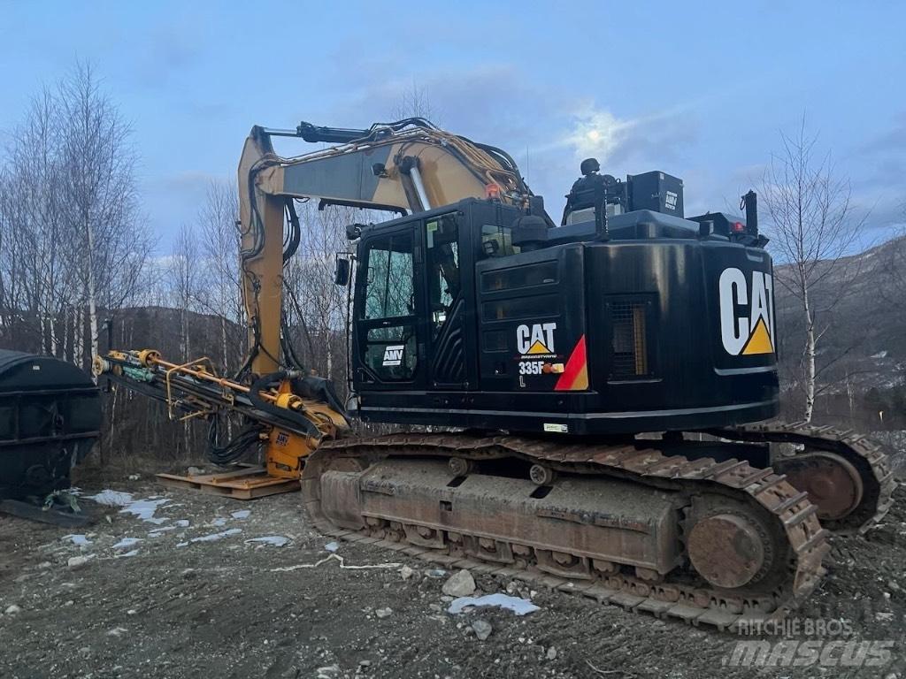 CAT 335 F L CR Povrchové vrtací stroje