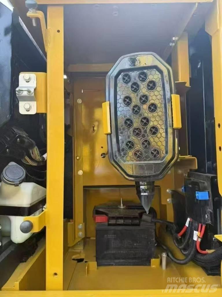 CAT 320 Pásová rýpadla