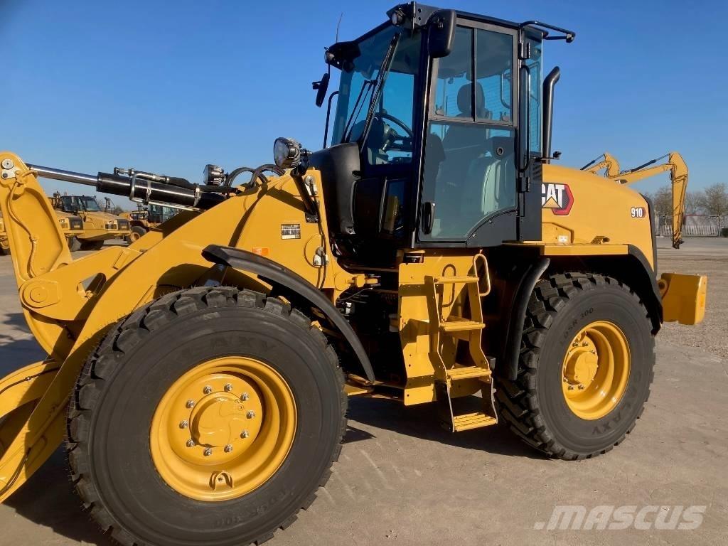 CAT 910 Kolové nakladače