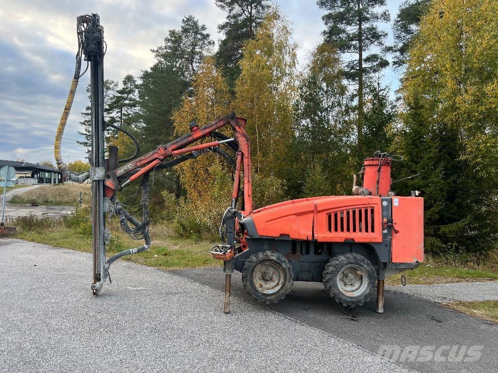 Sandvik DC 125R Povrchové vrtací stroje