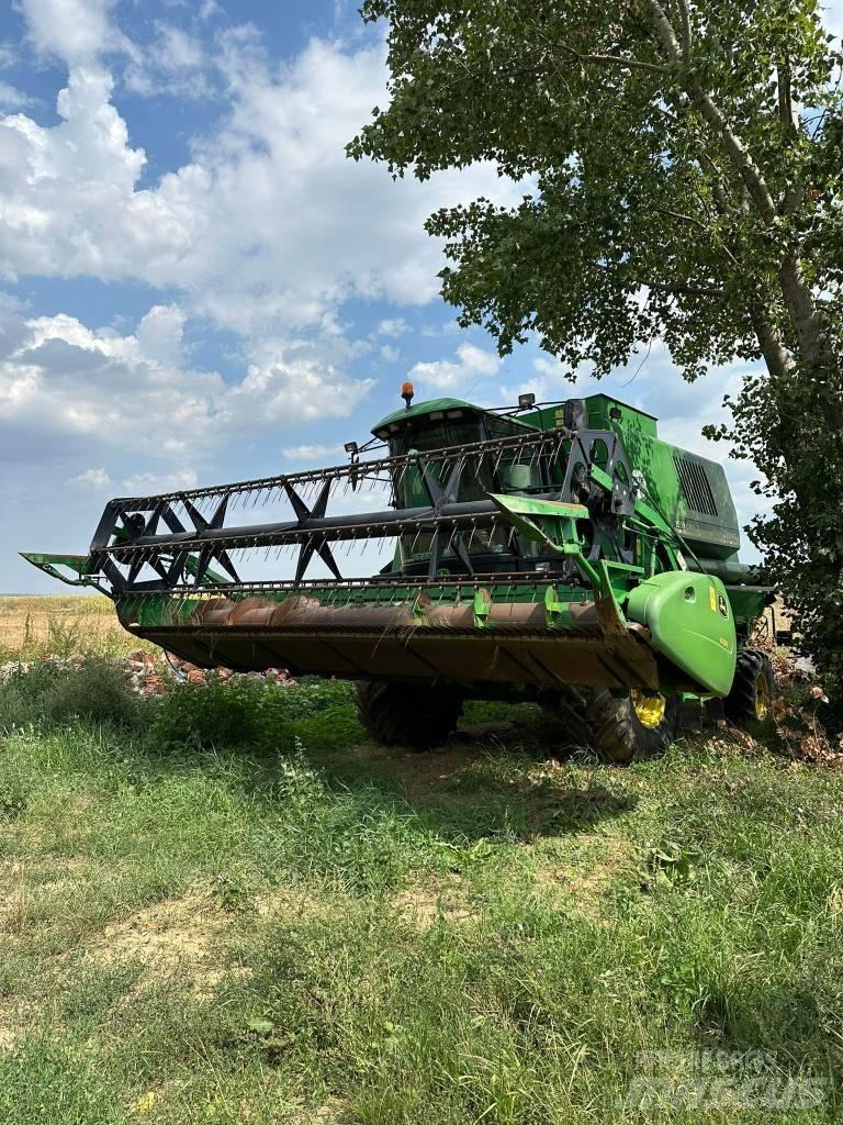 John Deere 1550 CWS Sklízecí mlátičky