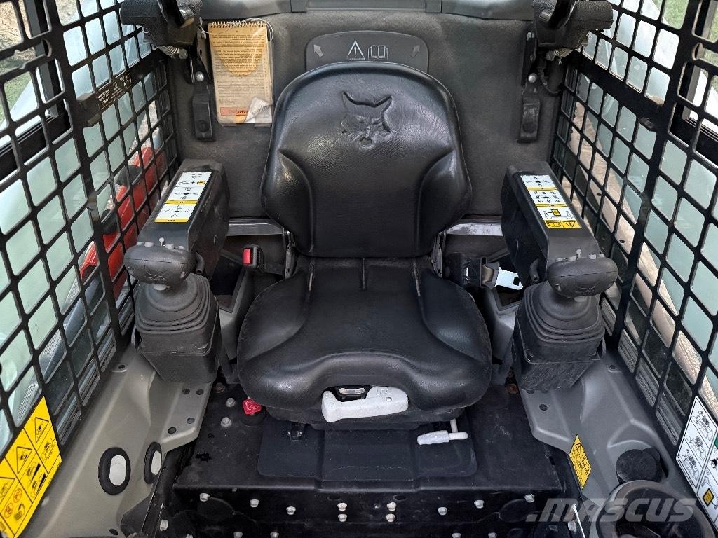 Bobcat T595 Smykem řízené nakladače