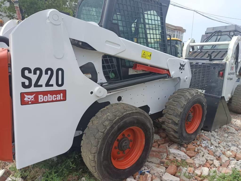 Bobcat S 220 Smykem řízené nakladače