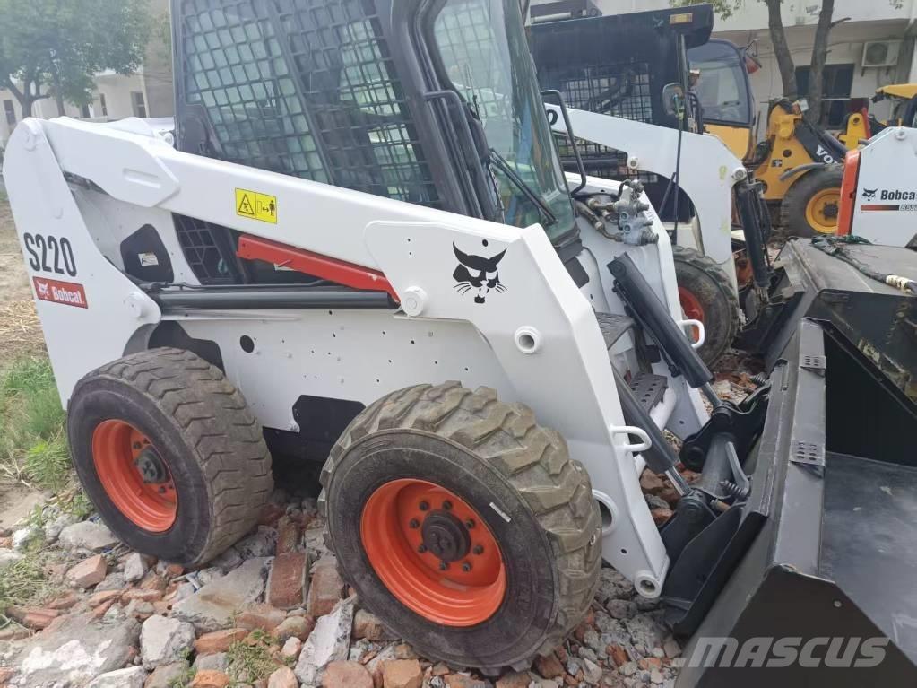 Bobcat S 220 Smykem řízené nakladače