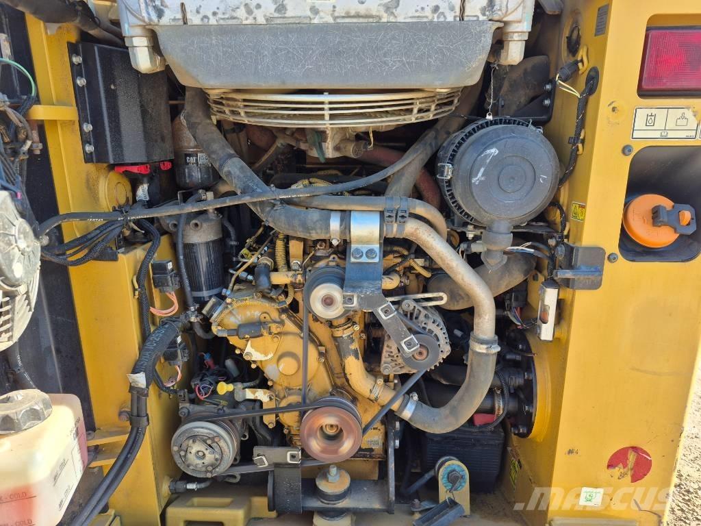 CAT 249 D Smykem řízené nakladače