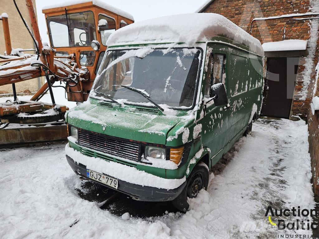 Mercedes-Benz 207D Skříňová nástavba