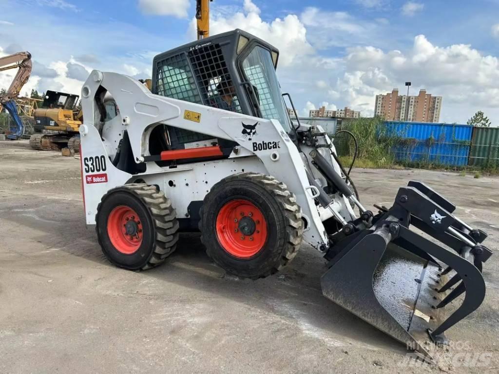 Bobcat S 300 Smykem řízené nakladače