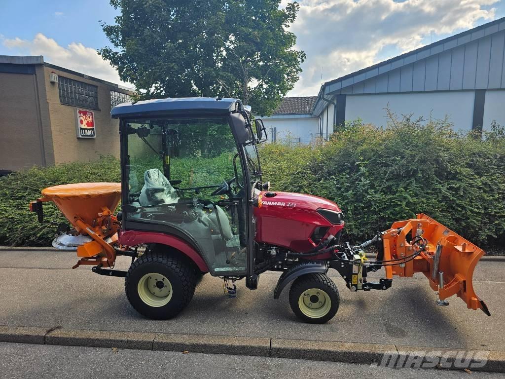 Yanmar SA 221 Kompaktní traktory