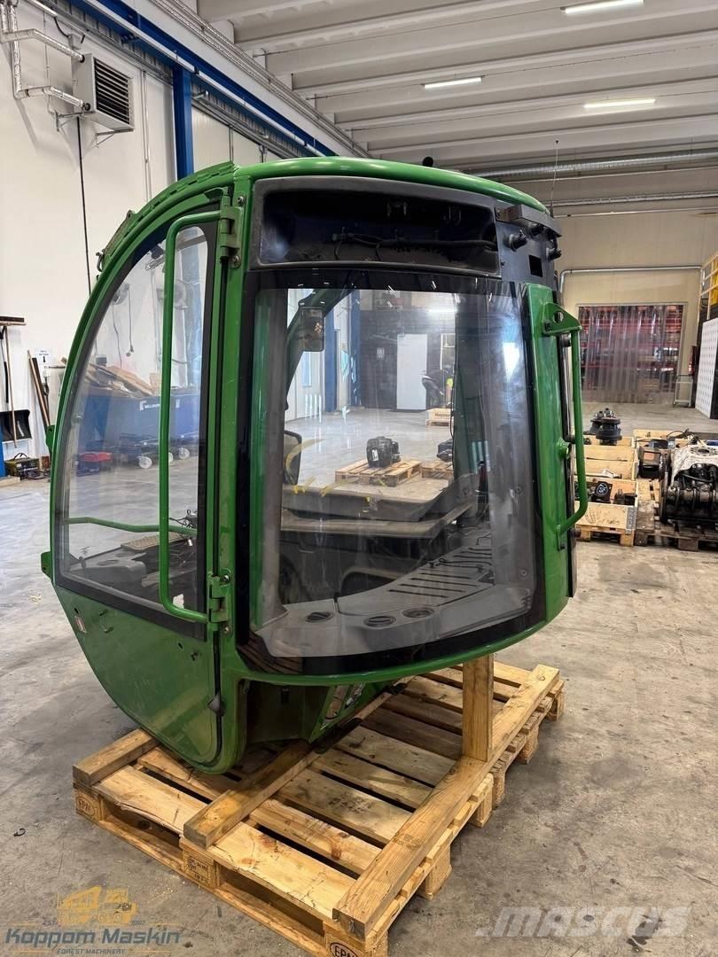 John Deere 1210E Kabiny a interiér