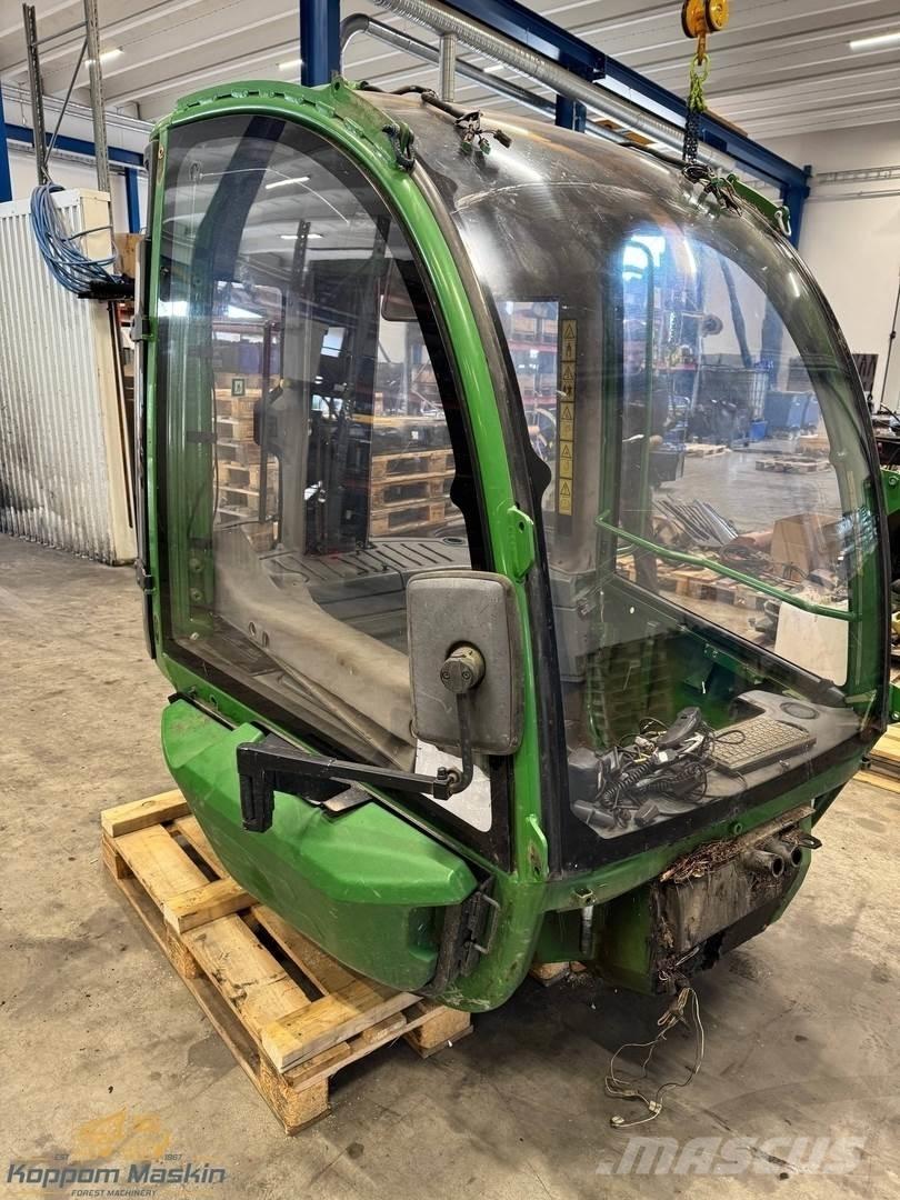John Deere 1210E Kabiny a interiér