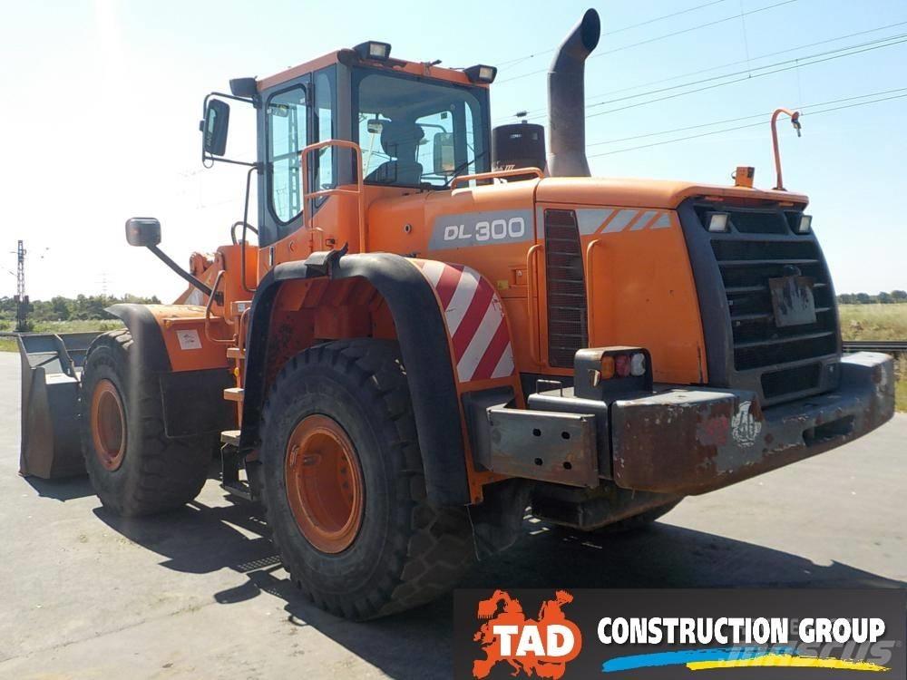 Doosan DL 300 Kolové nakladače