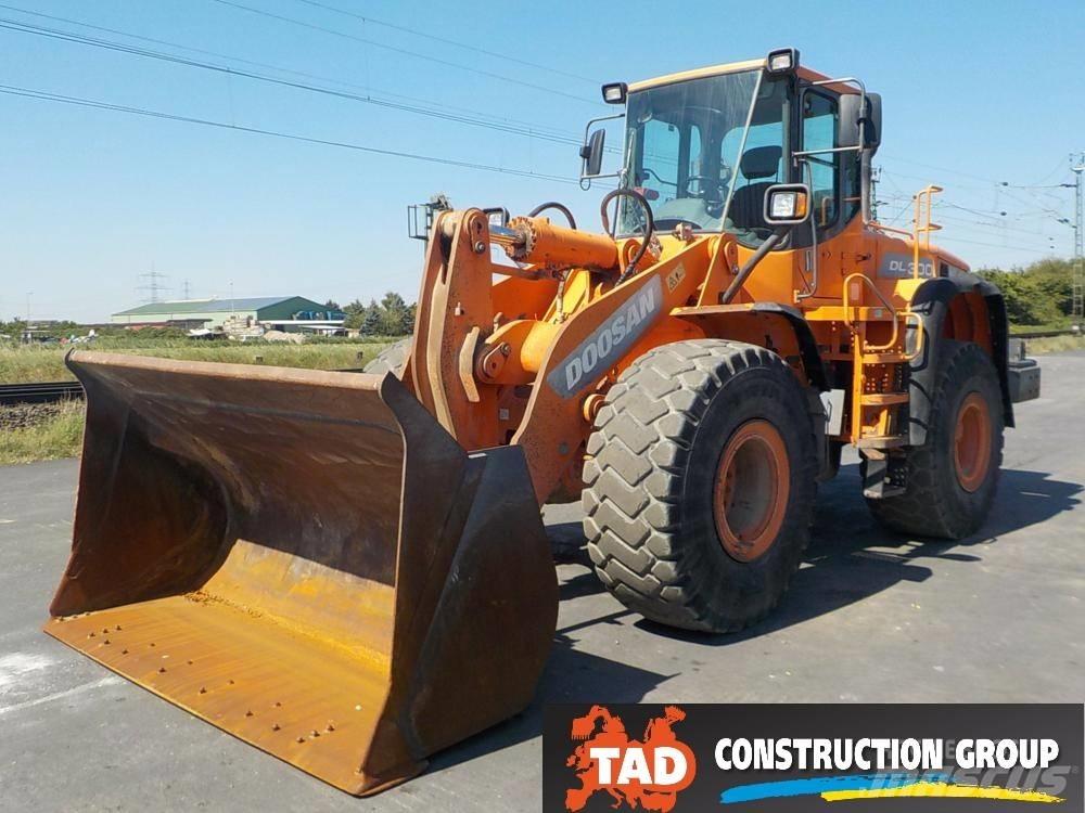 Doosan DL 300 Kolové nakladače