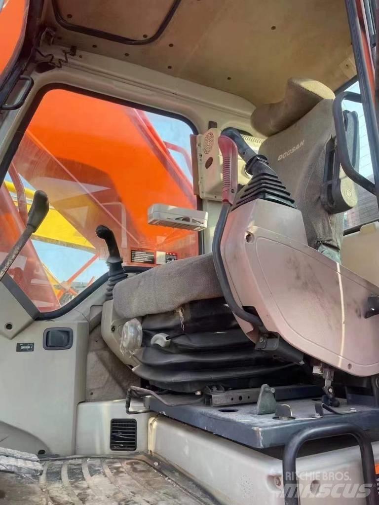 Doosan DH300 Pásová rýpadla