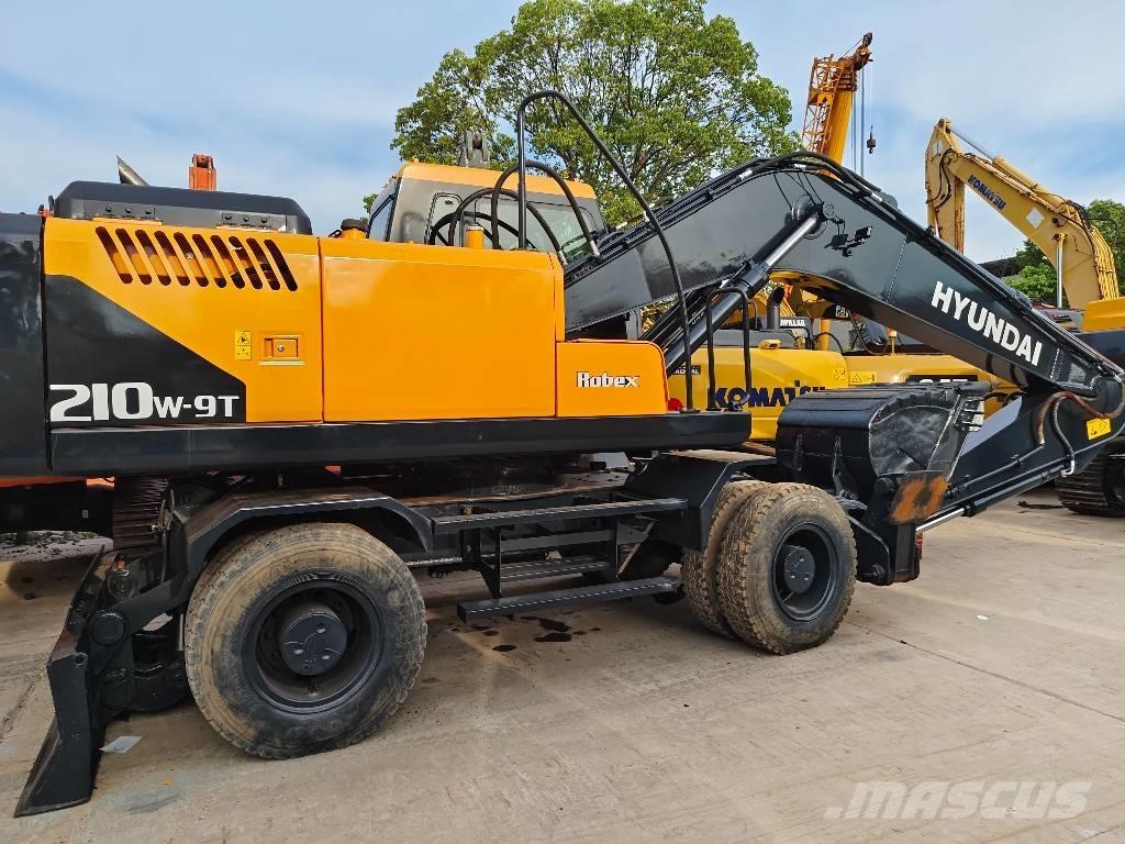 Hyundai R210W-9 Kolová rýpadla