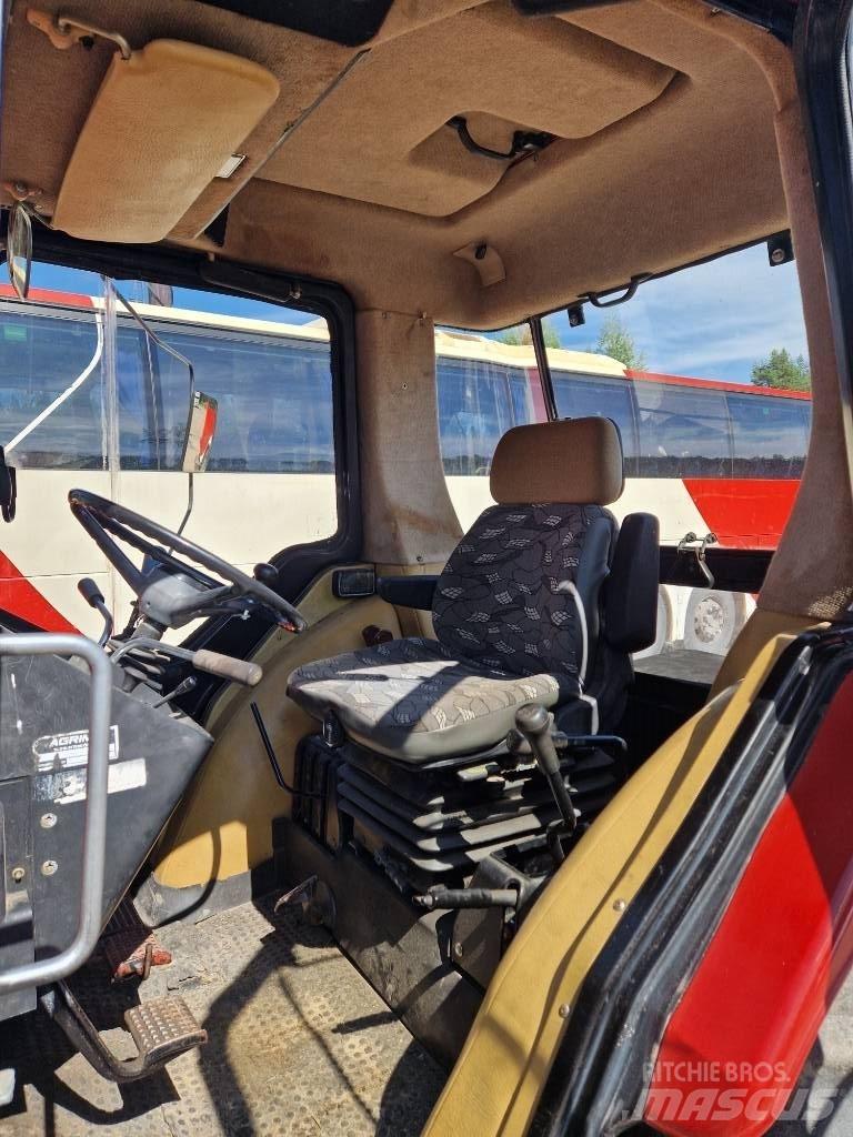 Case IH 685 XL Traktory