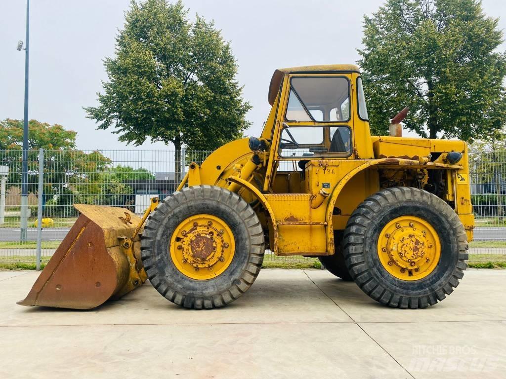 CAT 922 B Kolové nakladače