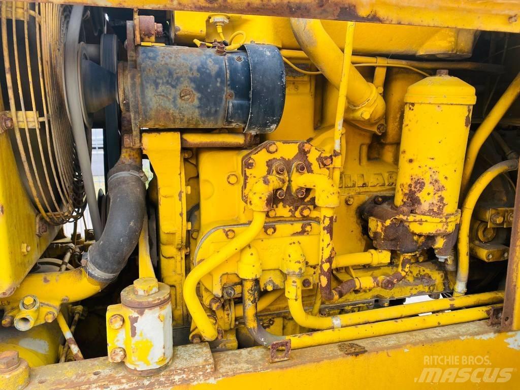 CAT 922 B Kolové nakladače