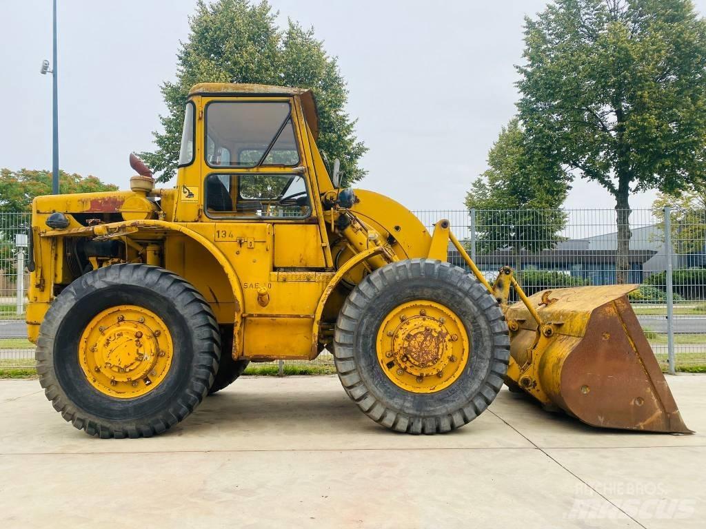 CAT 922 B Kolové nakladače