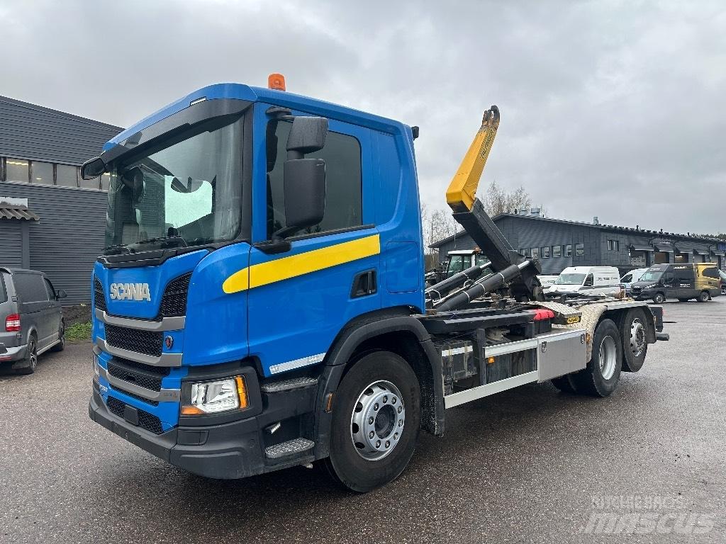 Scania P 360 Hákový nosič kontejnerů