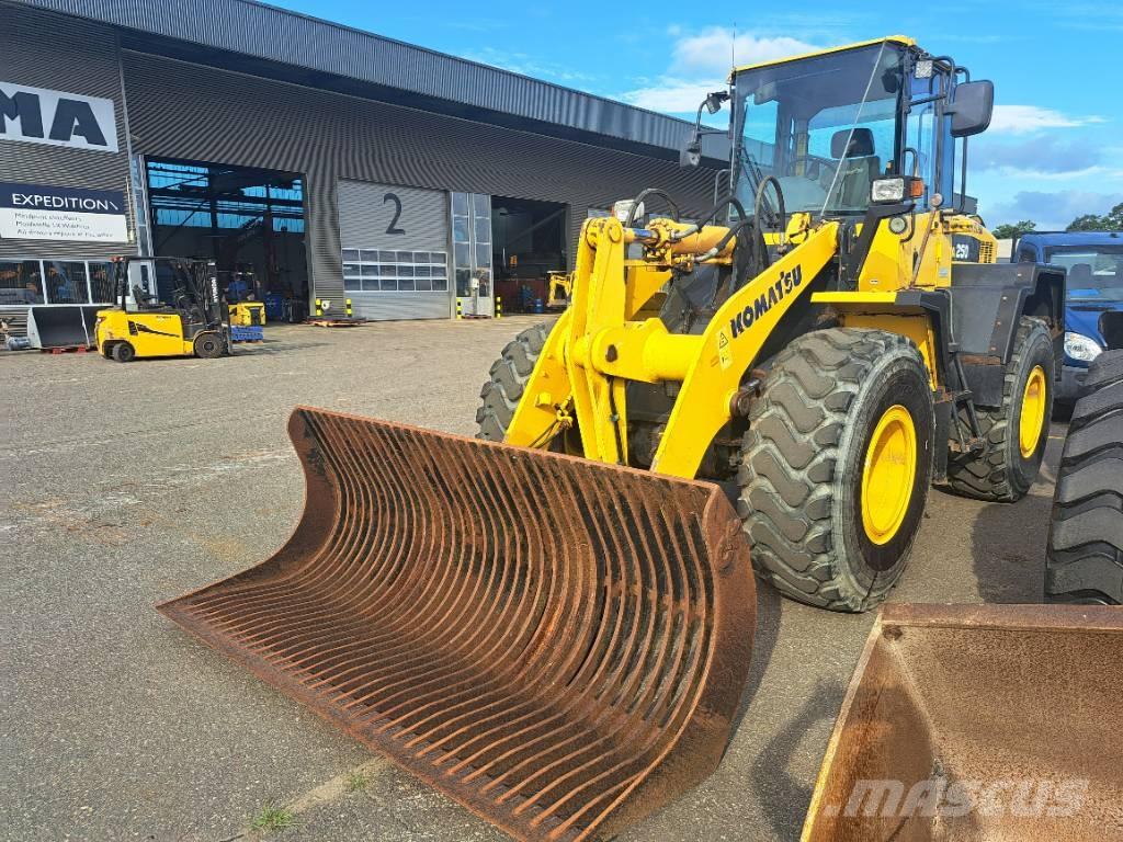 Komatsu WA 250-5H Kolové nakladače