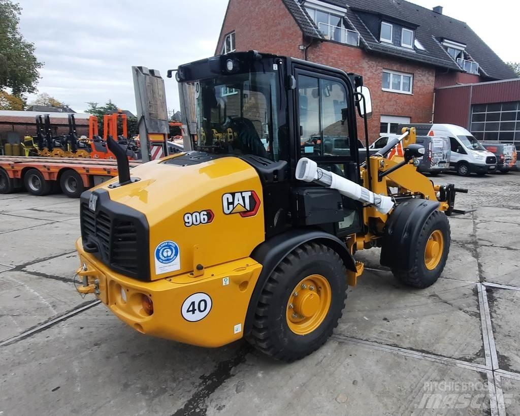CAT 906 Kolové nakladače