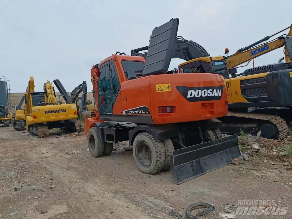 Doosan 150 W Kolová rýpadla