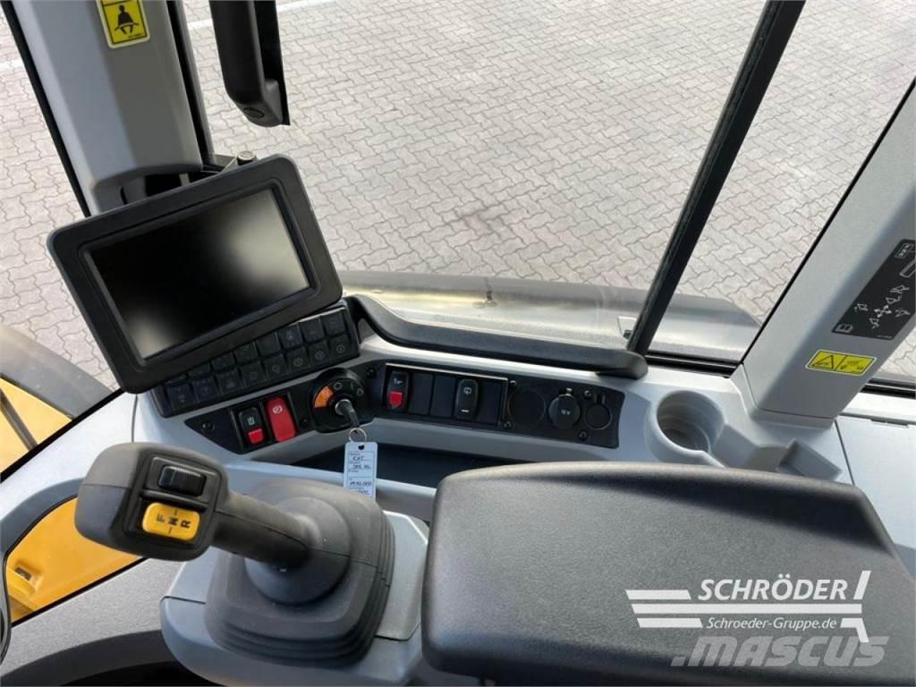  938 HL Kolové nakladače