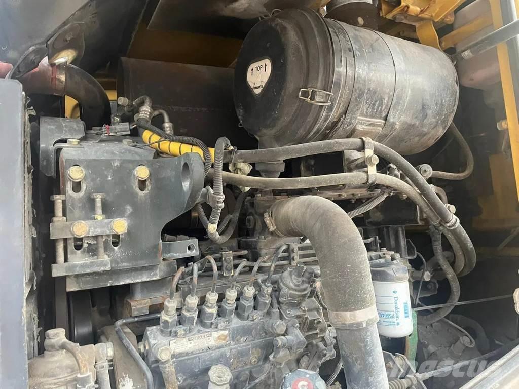 Komatsu WA250-5 Kolové nakladače