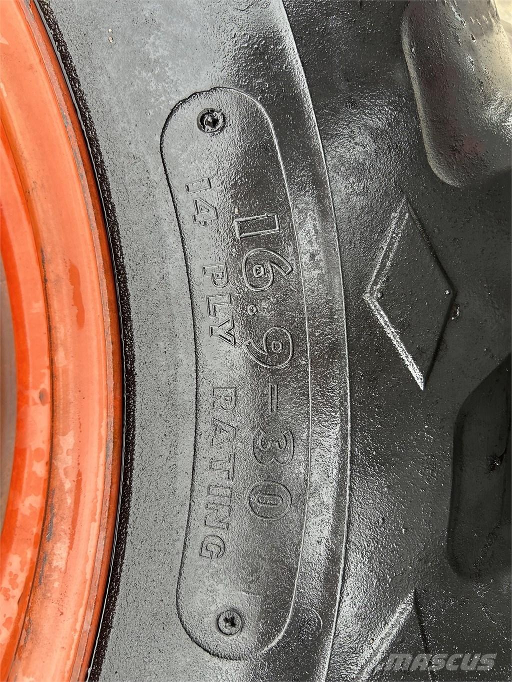 Goodyear 16,9-30 Pneumatiky, kola a ráfky