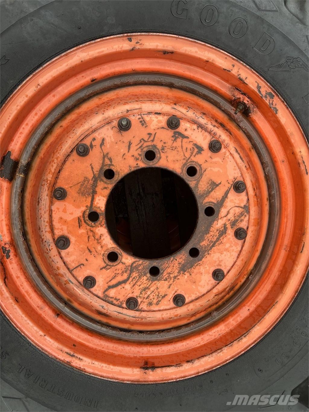 Goodyear 16,9-30 Pneumatiky, kola a ráfky